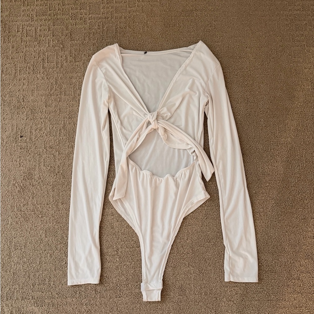 PrettyLittleThing Cream Long Sleeve Bodysuit